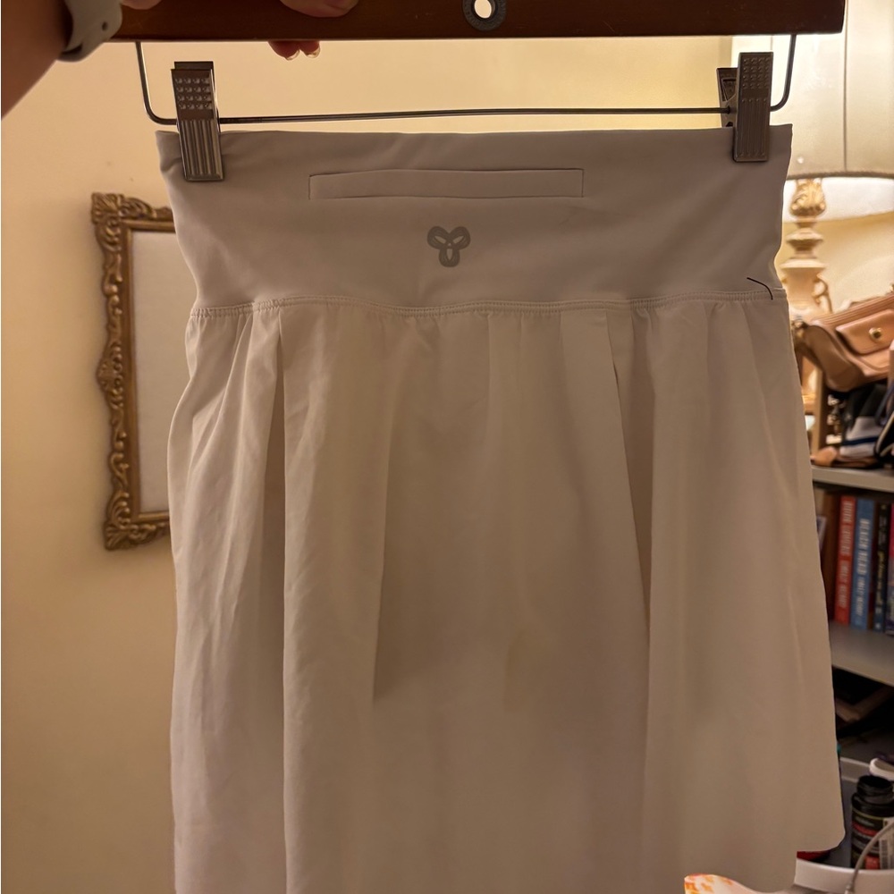 New Aritzia TNA White A-Line Women's Workout Skirt